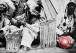Immagine di Indian la lingua dei segni Montana United States USA, 1931, secondo 10 filmato di repertorio 65675069794