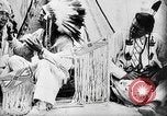 Immagine di Indian la lingua dei segni Montana United States USA, 1931, secondo 11 filmato di repertorio 65675069794