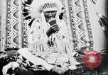 Immagine di Indian la lingua dei segni Montana United States USA, 1931, secondo 28 filmato di repertorio 65675069794