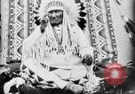 Immagine di Indian la lingua dei segni Montana United States USA, 1931, secondo 59 filmato di repertorio 65675069794