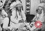 Immagine di Indian la lingua dei segni Montana United States USA, 1931, secondo 17 filmato di repertorio 65675069795