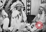 Immagine di Indian la lingua dei segni Montana United States USA, 1931, secondo 18 filmato di repertorio 65675069795