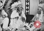 Immagine di Indian la lingua dei segni Montana United States USA, 1931, secondo 21 filmato di repertorio 65675069795