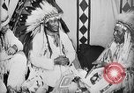 Immagine di Indian la lingua dei segni Montana United States USA, 1931, secondo 23 filmato di repertorio 65675069795