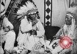 Immagine di Indian la lingua dei segni Montana United States USA, 1931, secondo 26 filmato di repertorio 65675069795