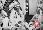 Immagine di Indian la lingua dei segni Montana United States USA, 1931, secondo 27 filmato di repertorio 65675069795