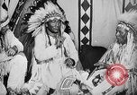 Immagine di Indian la lingua dei segni Montana United States USA, 1931, secondo 28 filmato di repertorio 65675069795