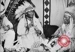 Immagine di Indian la lingua dei segni Montana United States USA, 1931, secondo 30 filmato di repertorio 65675069795