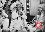 Immagine di Indian la lingua dei segni Montana United States USA, 1931, secondo 40 filmato di repertorio 65675069795