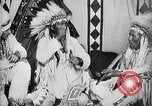 Immagine di Indian la lingua dei segni Montana United States USA, 1931, secondo 45 filmato di repertorio 65675069795