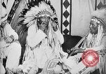 Immagine di Indian la lingua dei segni Montana United States USA, 1931, secondo 55 filmato di repertorio 65675069795