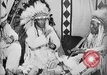 Immagine di Indian la lingua dei segni Montana United States USA, 1931, secondo 56 filmato di repertorio 65675069795