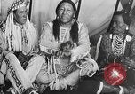 Immagine di Indian la lingua dei segni Montana United States USA, 1931, secondo 15 filmato di repertorio 65675069796