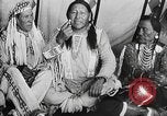 Immagine di Indian la lingua dei segni Montana United States USA, 1931, secondo 16 filmato di repertorio 65675069796