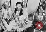 Immagine di Indian la lingua dei segni Montana United States USA, 1931, secondo 30 filmato di repertorio 65675069796