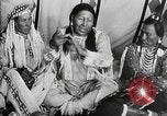 Immagine di Indian la lingua dei segni Montana United States USA, 1931, secondo 47 filmato di repertorio 65675069796