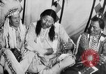 Immagine di Indian la lingua dei segni Montana United States USA, 1931, secondo 50 filmato di repertorio 65675069796