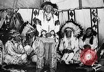 Immagine di Indian la lingua dei segni Montana United States USA, 1931, secondo 56 filmato di repertorio 65675069797