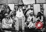 Immagine di Indian la lingua dei segni Montana United States USA, 1931, secondo 62 filmato di repertorio 65675069797