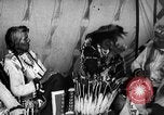Immagine di Indian la lingua dei segni Montana United States USA, 1931, secondo 40 filmato di repertorio 65675069798