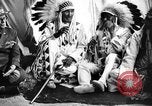 Immagine di Indian la lingua dei segni Montana United States USA, 1931, secondo 56 filmato di repertorio 65675069798