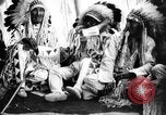 Immagine di Indian la lingua dei segni Montana United States USA, 1931, secondo 58 filmato di repertorio 65675069798