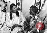 Immagine di Indian la lingua dei segni Montana United States USA, 1931, secondo 60 filmato di repertorio 65675069798