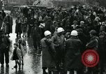 Immagine di Profughi italiani Napoli Italia, 1944, secondo 8 filmato di repertorio 65675069799