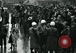Immagine di Profughi italiani Napoli Italia, 1944, secondo 9 filmato di repertorio 65675069799