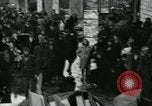 Immagine di Profughi italiani Napoli Italia, 1944, secondo 30 filmato di repertorio 65675069799