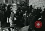 Immagine di Profughi italiani Napoli Italia, 1944, secondo 31 filmato di repertorio 65675069799