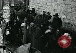 Immagine di Profughi italiani Napoli Italia, 1944, secondo 33 filmato di repertorio 65675069799