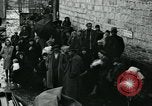 Immagine di Profughi italiani Napoli Italia, 1944, secondo 35 filmato di repertorio 65675069799