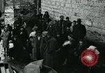 Immagine di Profughi italiani Napoli Italia, 1944, secondo 36 filmato di repertorio 65675069799