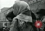 Immagine di Profughi italiani Napoli Italia, 1944, secondo 48 filmato di repertorio 65675069799