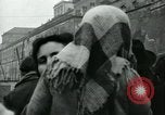Immagine di Profughi italiani Napoli Italia, 1944, secondo 51 filmato di repertorio 65675069799
