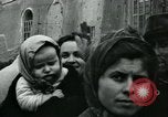 Immagine di Profughi italiani Napoli Italia, 1944, secondo 55 filmato di repertorio 65675069799