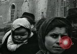 Immagine di Profughi italiani Napoli Italia, 1944, secondo 59 filmato di repertorio 65675069799