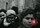 Immagine di Profughi italiani Napoli Italia, 1944, secondo 60 filmato di repertorio 65675069799