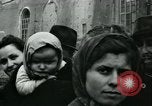 Immagine di Profughi italiani Napoli Italia, 1944, secondo 61 filmato di repertorio 65675069799