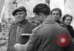 Standbild italienische Flüchtlinge Neapel Italien, 1944, aus Sekunde 1 historischem Filmmaterial Videoclip 65675069803