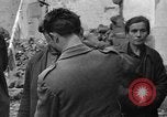 Standbild italienische Flüchtlinge Neapel Italien, 1944, aus Sekunde 3 historischem Filmmaterial Videoclip 65675069803
