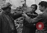 Standbild italienische Flüchtlinge Neapel Italien, 1944, aus Sekunde 9 historischem Filmmaterial Videoclip 65675069803