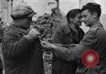 Standbild italienische Flüchtlinge Neapel Italien, 1944, aus Sekunde 20 historischem Filmmaterial Videoclip 65675069803