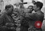 Standbild italienische Flüchtlinge Neapel Italien, 1944, aus Sekunde 31 historischem Filmmaterial Videoclip 65675069803