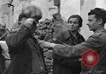 Standbild italienische Flüchtlinge Neapel Italien, 1944, aus Sekunde 35 historischem Filmmaterial Videoclip 65675069803