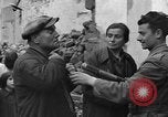 Standbild italienische Flüchtlinge Neapel Italien, 1944, aus Sekunde 36 historischem Filmmaterial Videoclip 65675069803