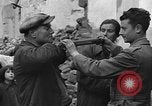 Standbild italienische Flüchtlinge Neapel Italien, 1944, aus Sekunde 37 historischem Filmmaterial Videoclip 65675069803