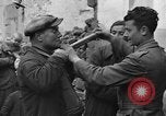 Standbild italienische Flüchtlinge Neapel Italien, 1944, aus Sekunde 38 historischem Filmmaterial Videoclip 65675069803