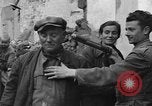 Standbild italienische Flüchtlinge Neapel Italien, 1944, aus Sekunde 41 historischem Filmmaterial Videoclip 65675069803